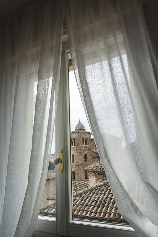 St. Vitale'S Basilic View Elegant Apartment ราเวนนา ภายนอก รูปภาพ