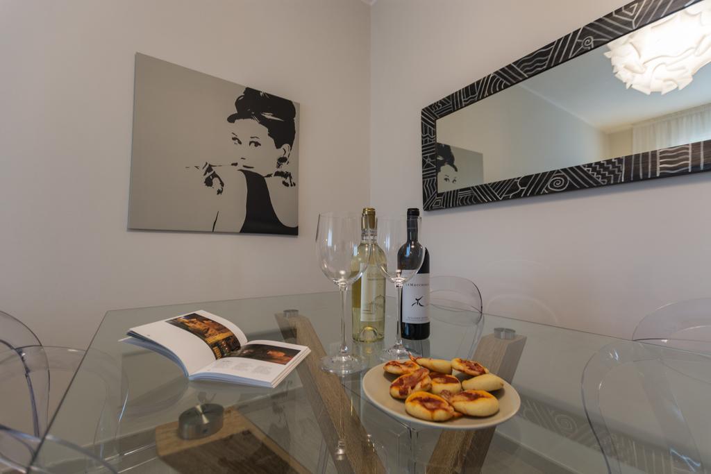 St. Vitale'S Basilic View Elegant Apartment ราเวนนา ภายนอก รูปภาพ