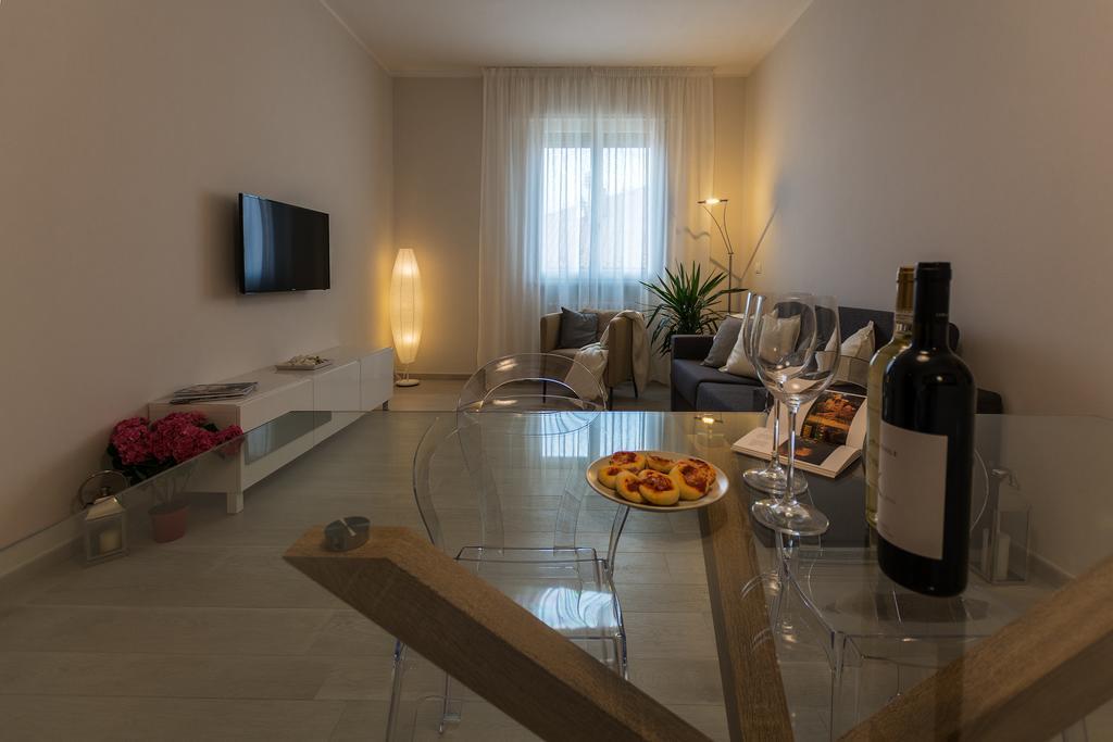 St. Vitale'S Basilic View Elegant Apartment ราเวนนา ภายนอก รูปภาพ